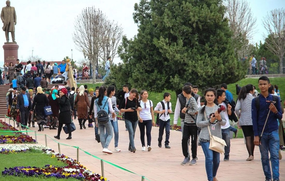 جامعه ازبکستان چگونه ۵ سال پس از اسلام کریموف، به سرعت در حال مذهبی شدن است؟ / از ممنوعیت ریش و حجاب تا نگرانی‌ها از پیدایش جنبش های افراطی
