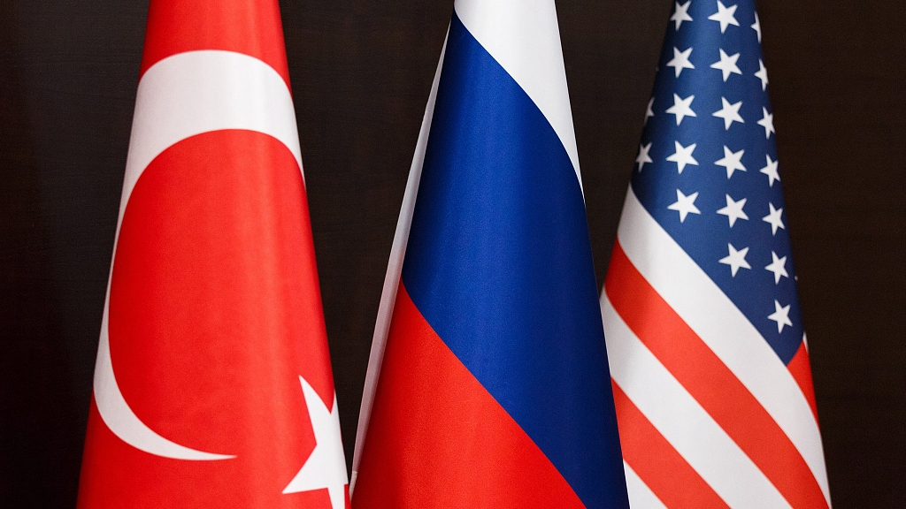 ترکیه قربانیِ بازی همزمان با روسیه و آمریکا