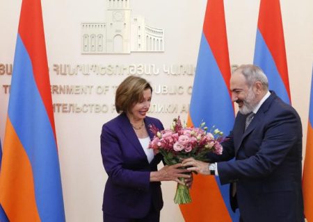 سفر سیاسیِ دراماتیک پلوسی به ارمنستان