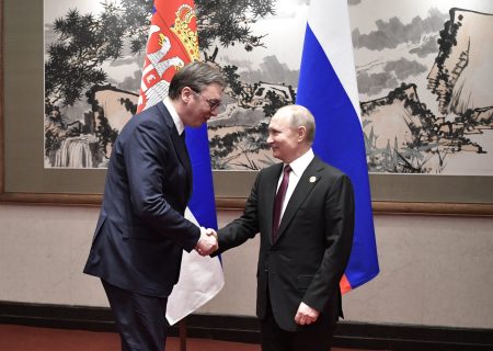 موضع بی طرفانه صربستان بین روسیه و اتحادیه اروپا در حال شکست است.