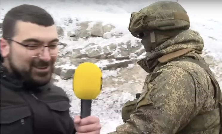 برخورد خبرنگاران آذربایجانی با نیروهای حافظ صلح روسیه در قره باغ