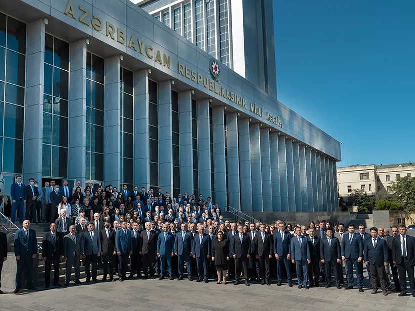 احزاب سیاسی آذربایجان برای مقابله با قانون محدودکننده جدید مبارزه می‌کنند