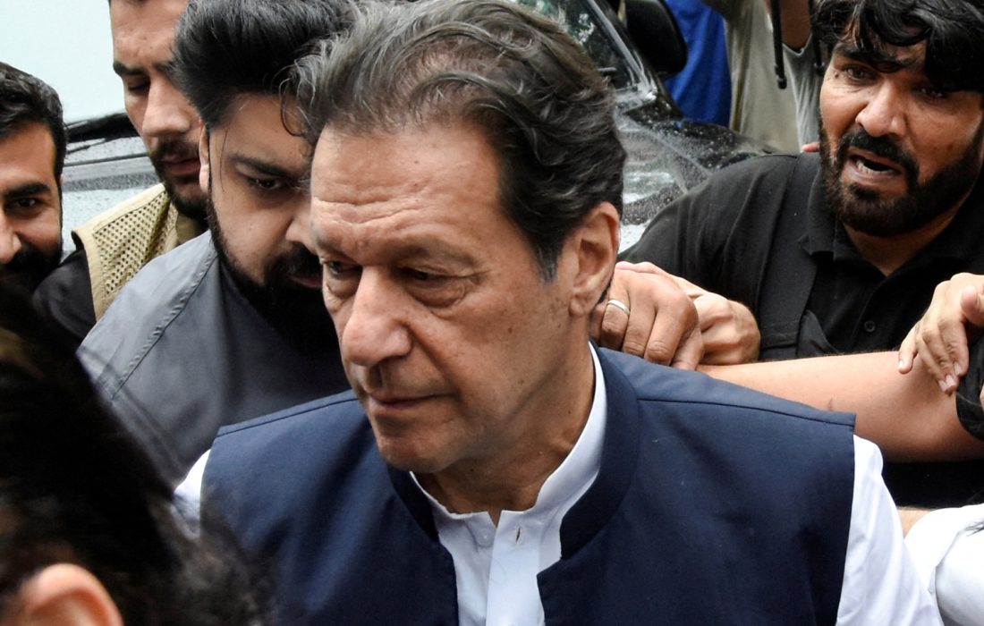 بازداشت عمران خان: چرا نخست وزیر سابق بازداشت شد؟
