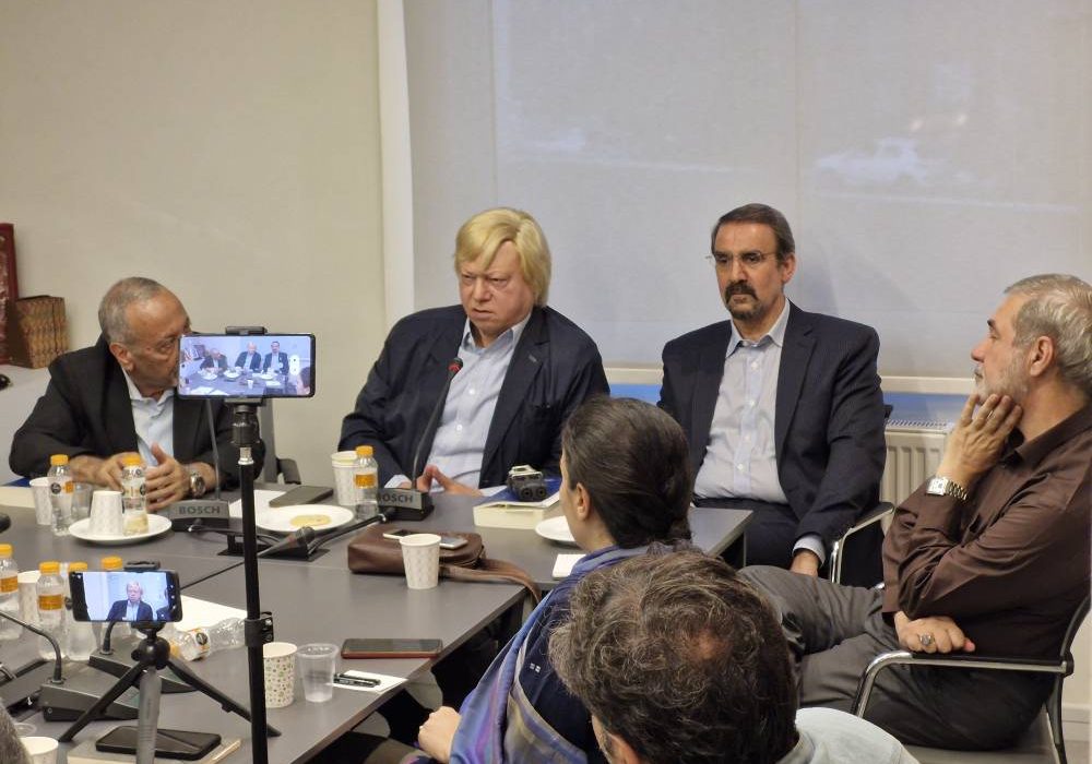 نهمین نشست «پیوندهای فرهنگی و تمدنی ایران و اوراسیا» با محوریت بررسی کتاب «ایران کجاست، ایرانی کیست» برگزار شد