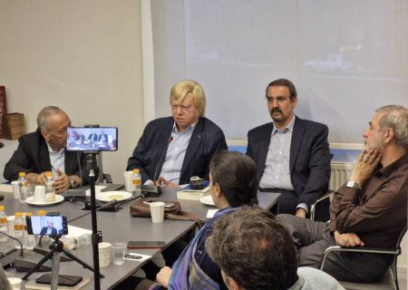 نهمین نشست «پیوندهای فرهنگی و تمدنی ایران و اوراسیا» با محوریت بررسی کتاب «ایران کجاست، ایرانی کیست» برگزار شد