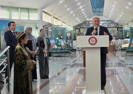 در دانشگاه فارابی قزاقستان نمایشگاه تاریخ و فرهنگ ایران برگزار شد